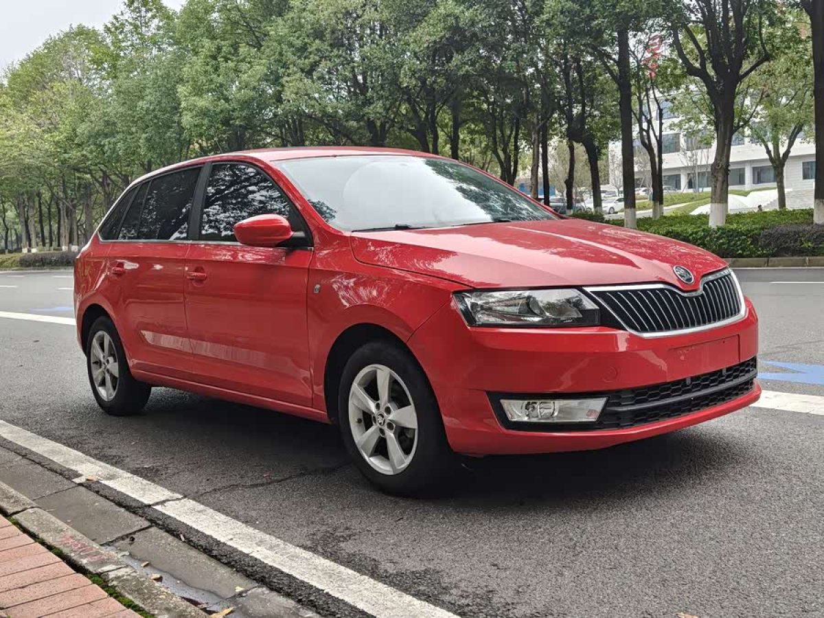Skoda Rapid Spaceback 2016 car image #4