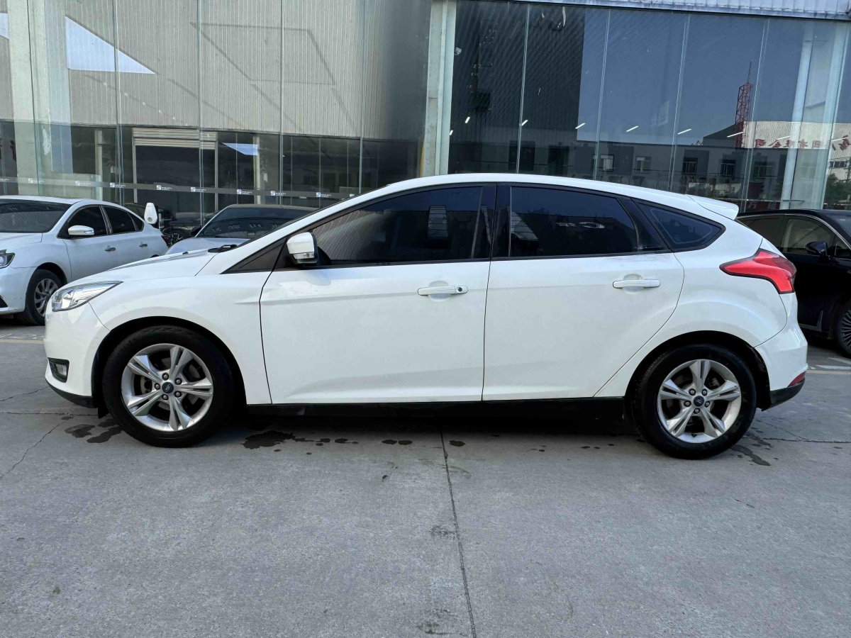 Ford Focus (Imported) 2016 صورة سيارة #4