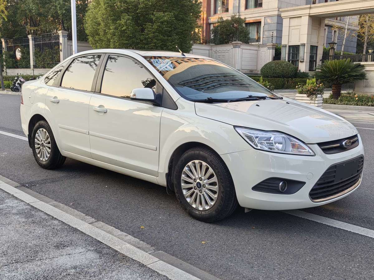 Ford Focus (Imported) 2014 car image #4