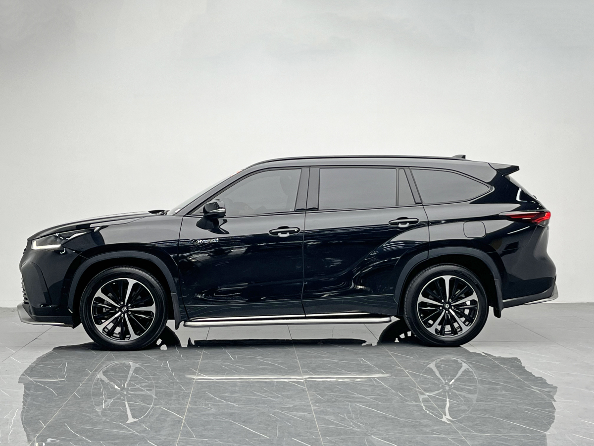 Toyota Crown Kluger 2024 immagine di auto #4