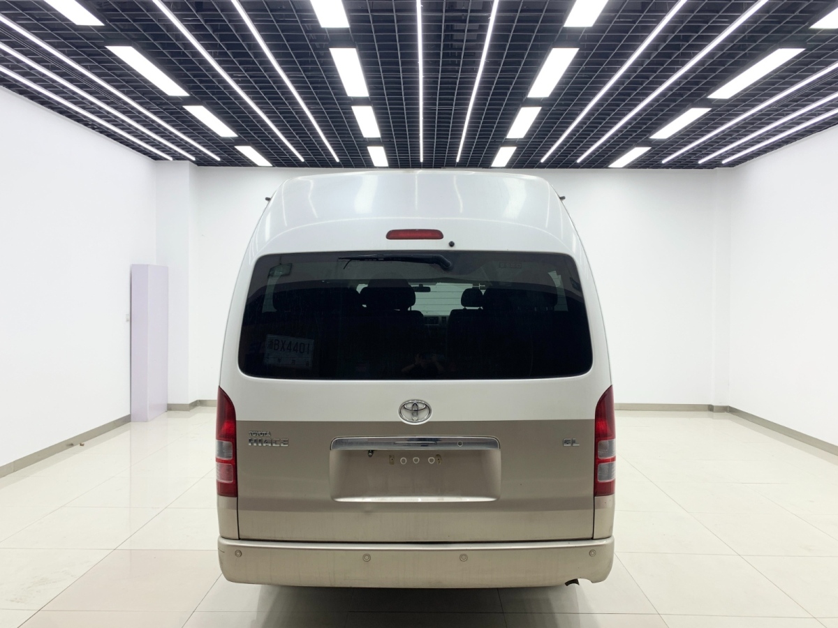 Toyota Hiace 2012 car image #4