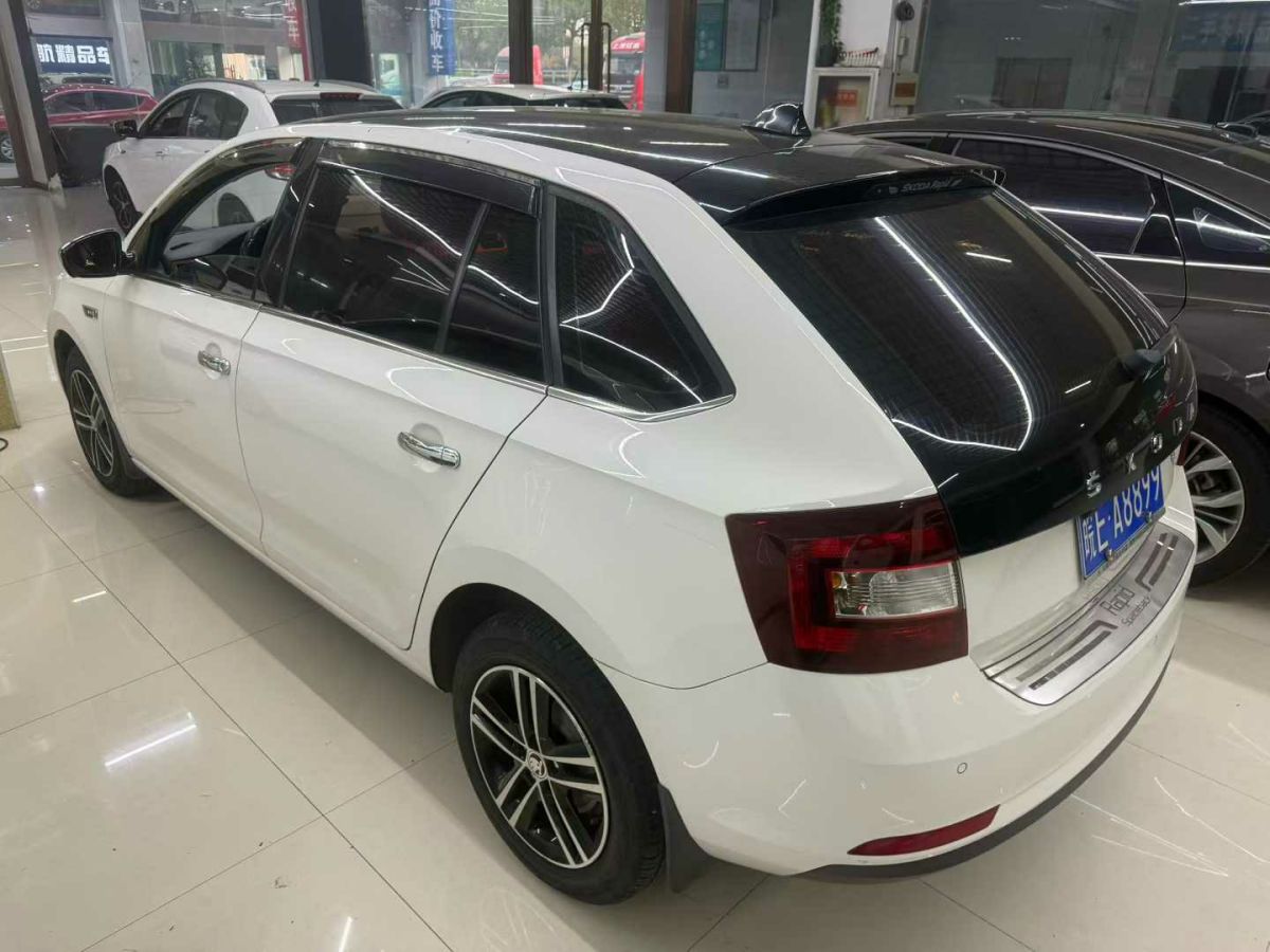 Skoda Rapid Spaceback 2016 car image #4