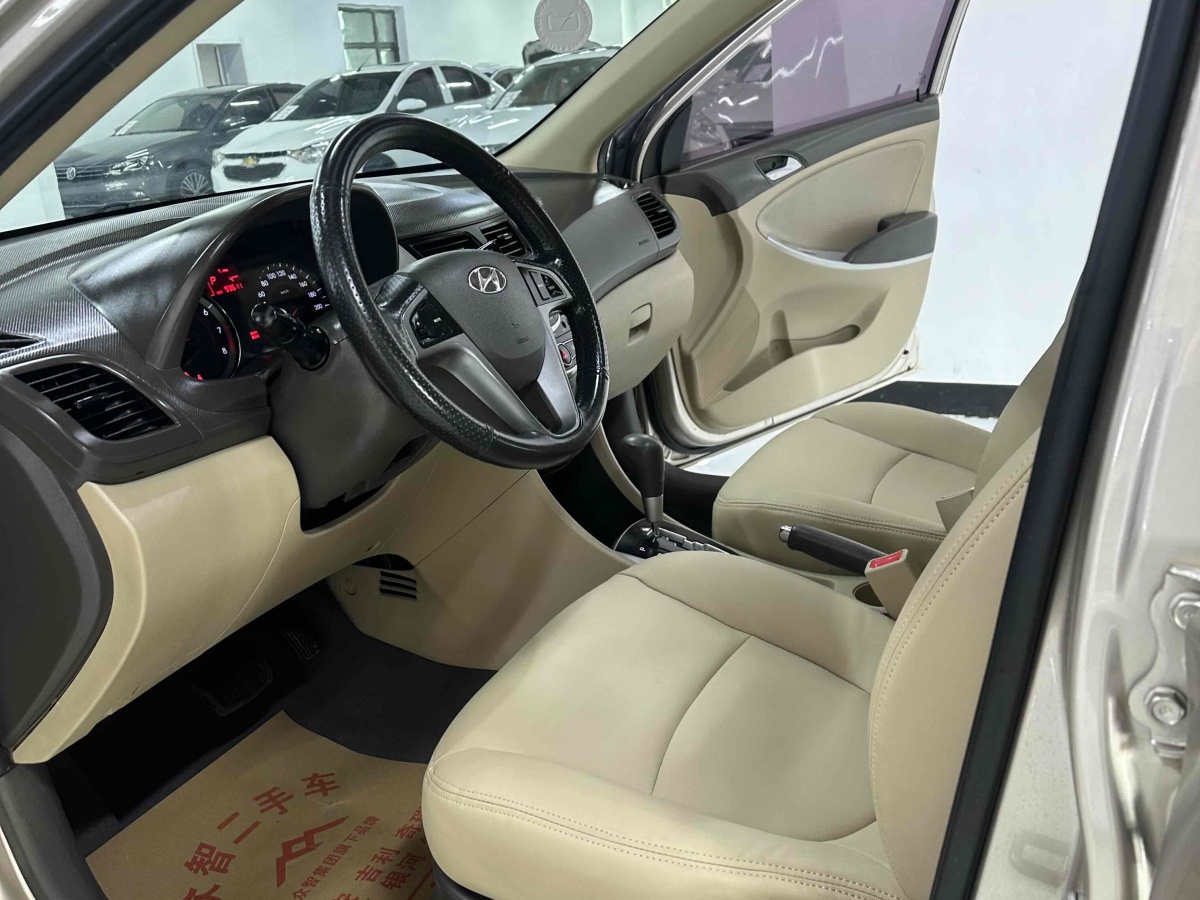 现代 瑞纳 2012 汽车图片 #4