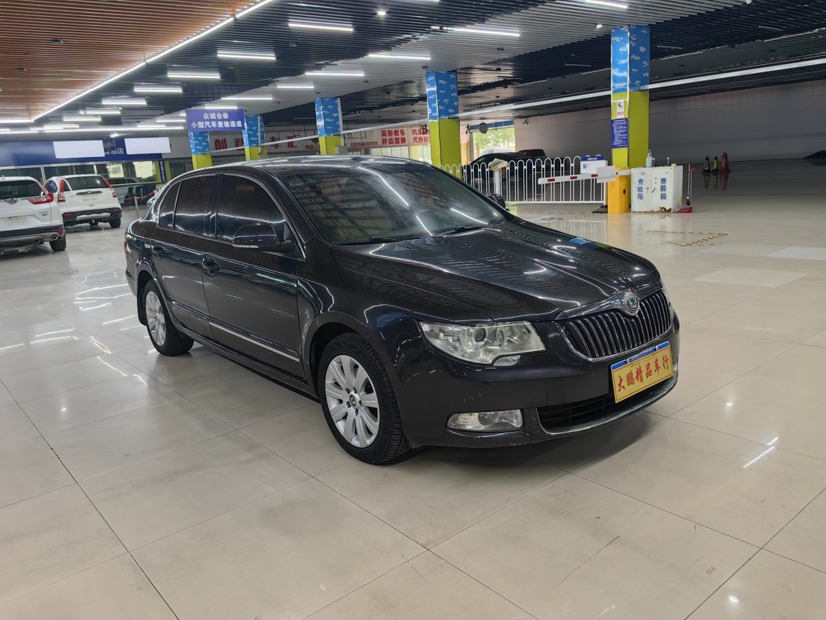 Skoda Superb 2010 car image #4