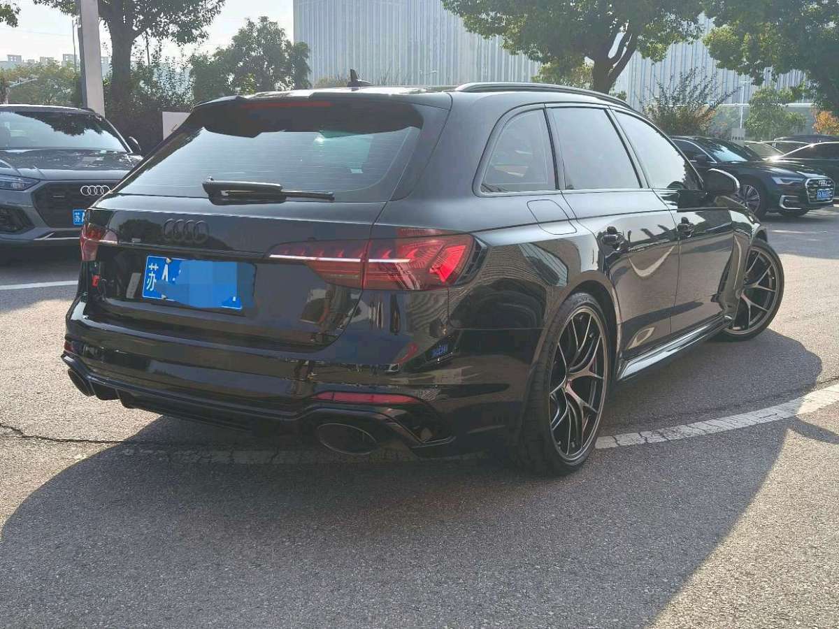 Audi RS 4 2024 car image #4