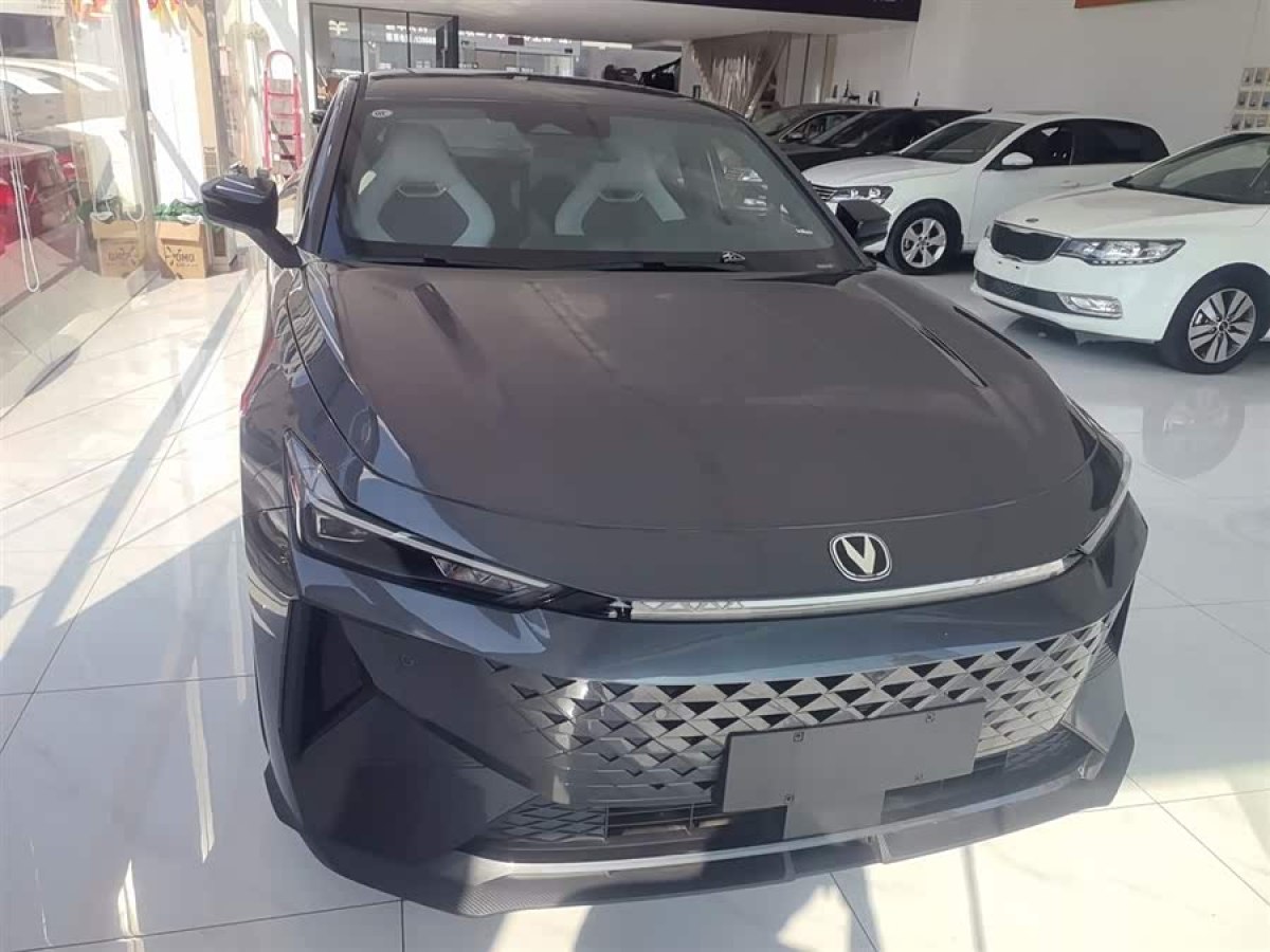 Changan UNI-V iDD 2025 car image #4