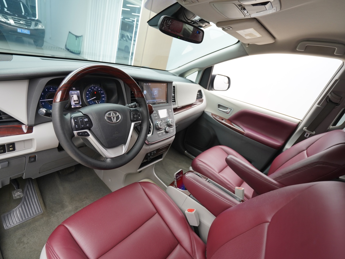 Toyota SIENNA 2018 car image #4