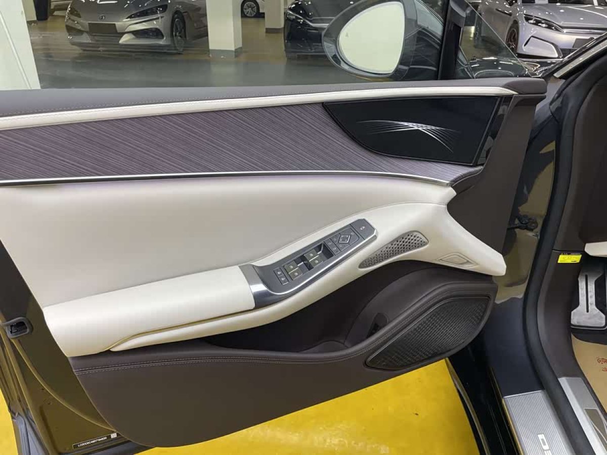 Denza Z9 2024 car image #4