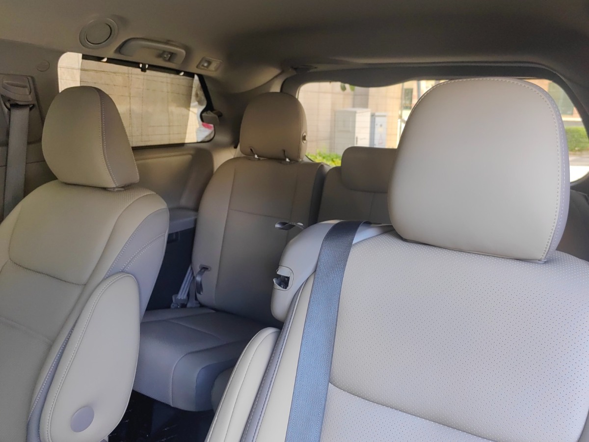 Toyota SIENNA 2015 #4 Toyota SIENNA 2015 car image #4