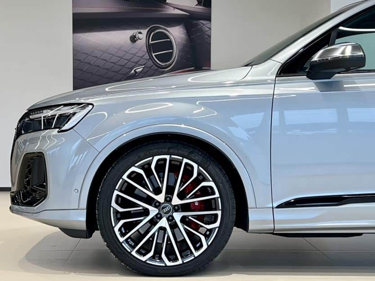 Audi SQ7 2024 #4 Audi SQ7 2024 car image #4