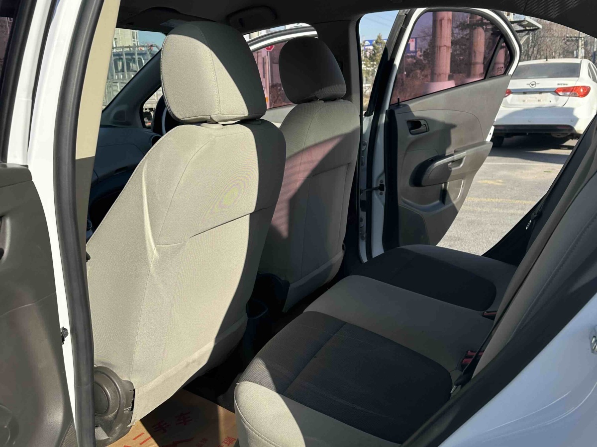 雪佛兰 爱唯欧 2014 汽车图片 #4