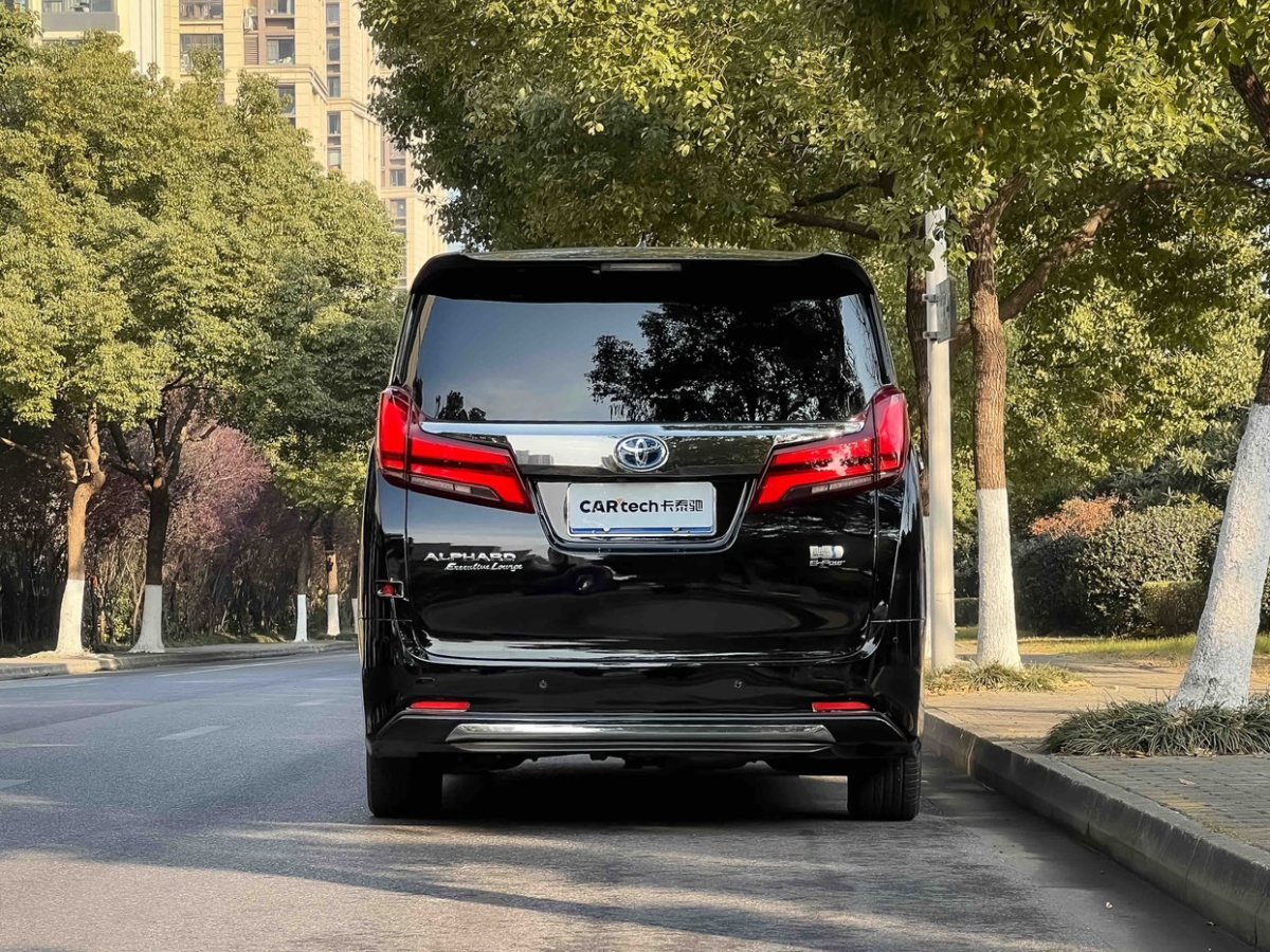 Toyota Alphard 2023 изображение автомобиля #4