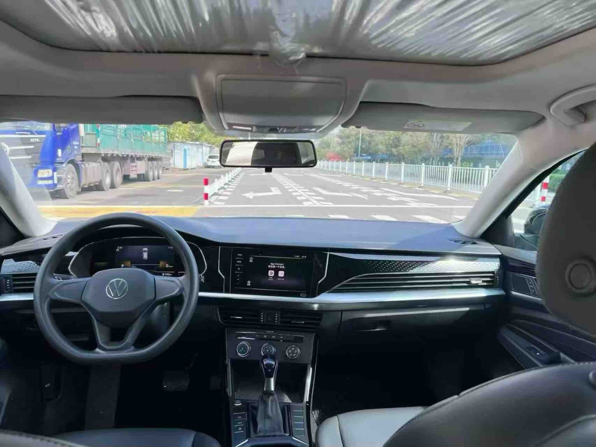 Volkswagen Passat 2022 car image #4