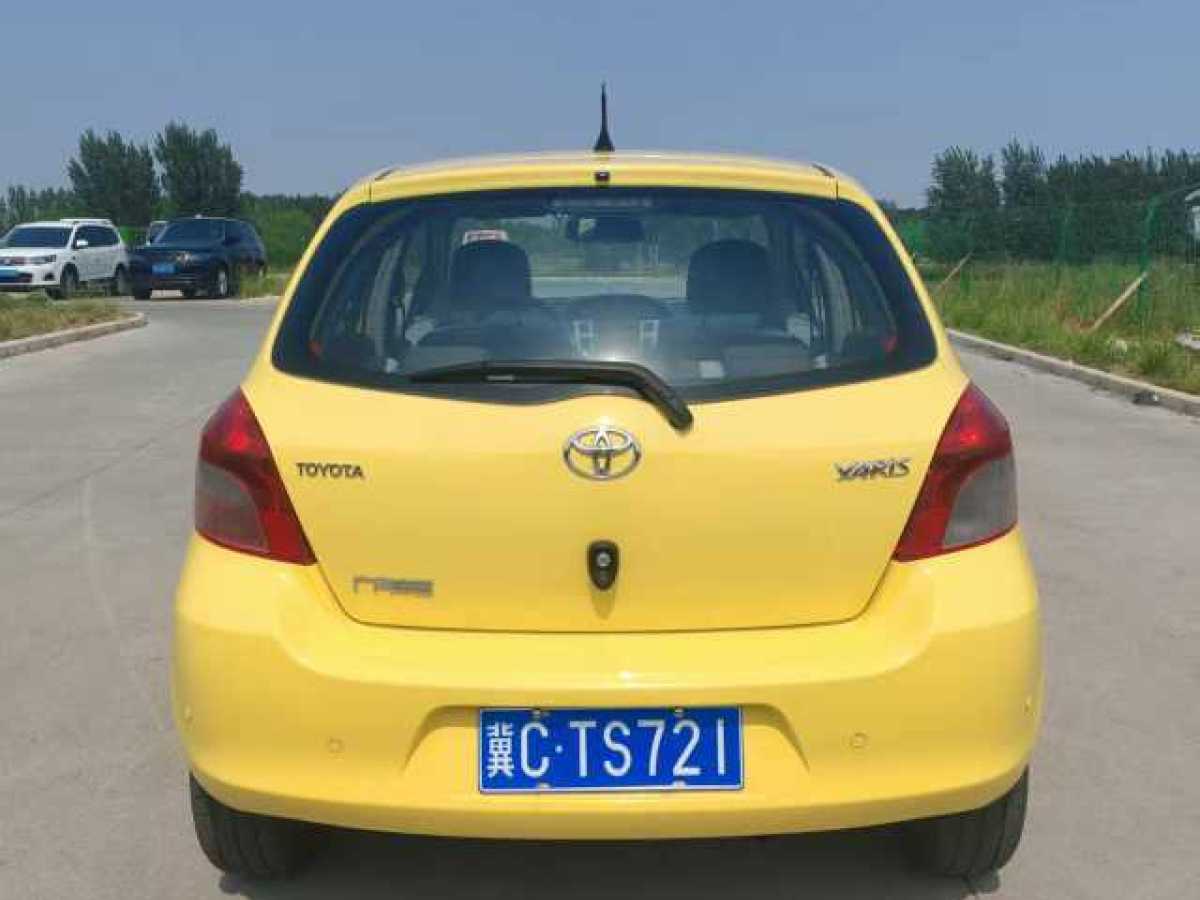 Toyota Yaris 2010 imagem de carro #4