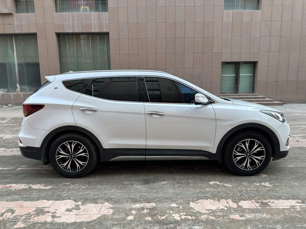 Hyundai Santa Fe 2018 car image #4