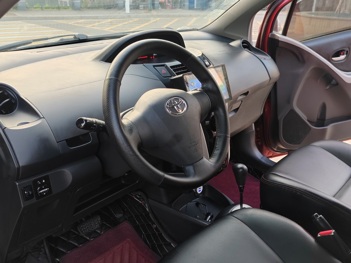 Toyota Yaris 2013 car image #4