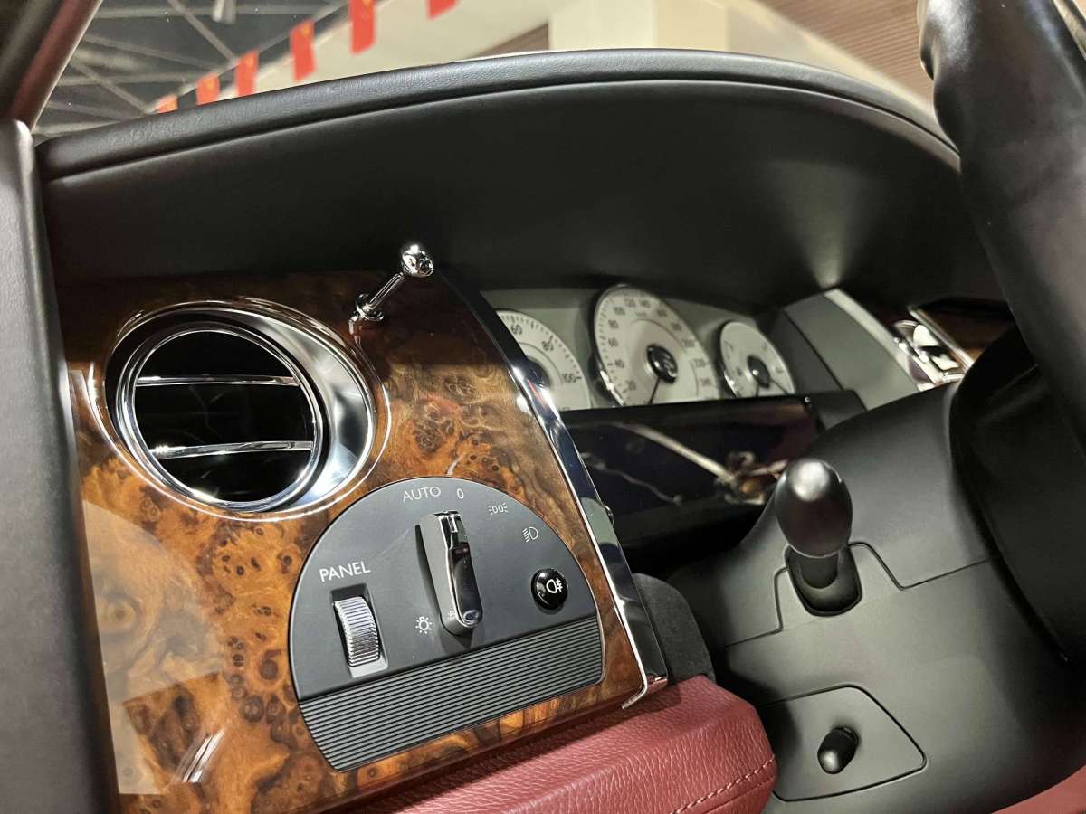 劳斯莱斯 古思特 2016 汽车图片 #4