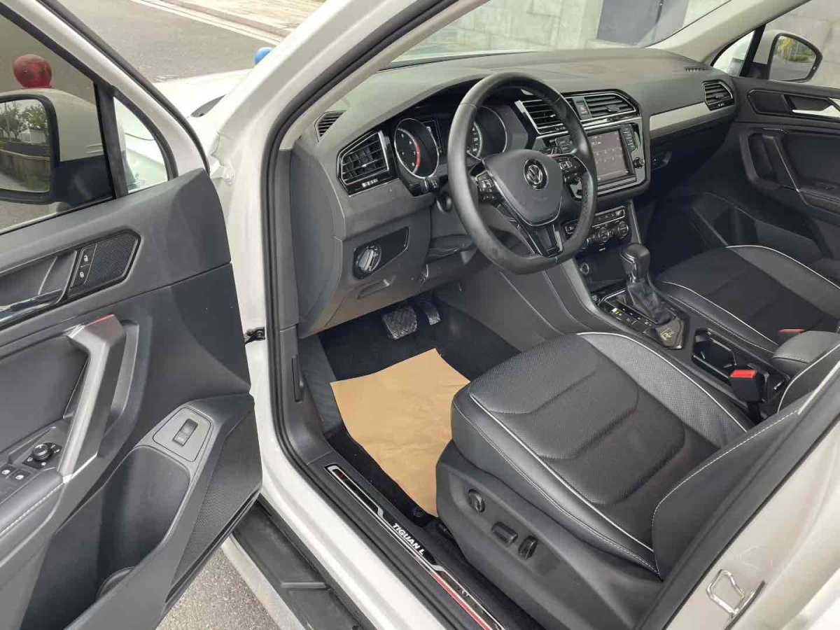 Volkswagen Tiguan X 2018 car image #4