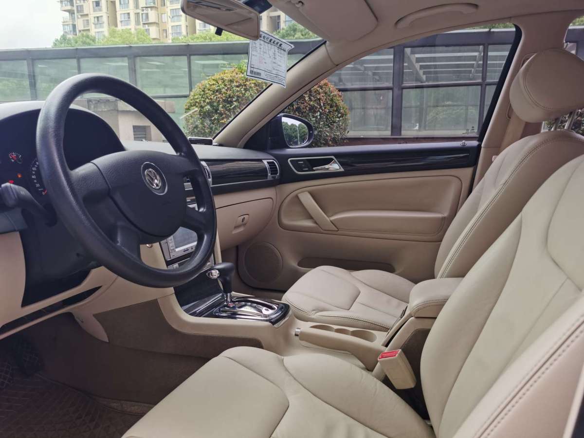 Volkswagen Passat Lingyu 2010 car image #4