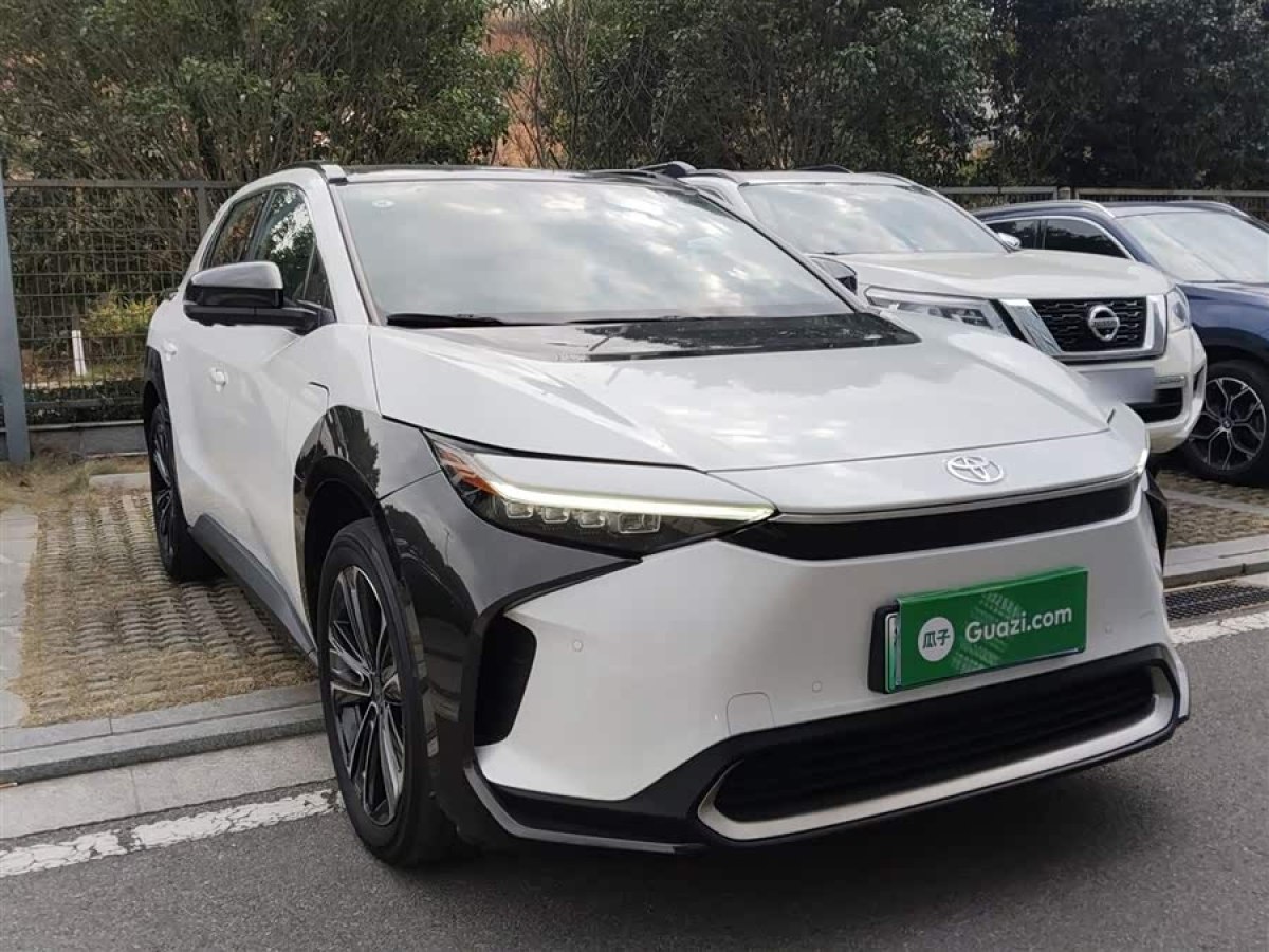 Toyota bZ4X 2022 immagine di auto #4