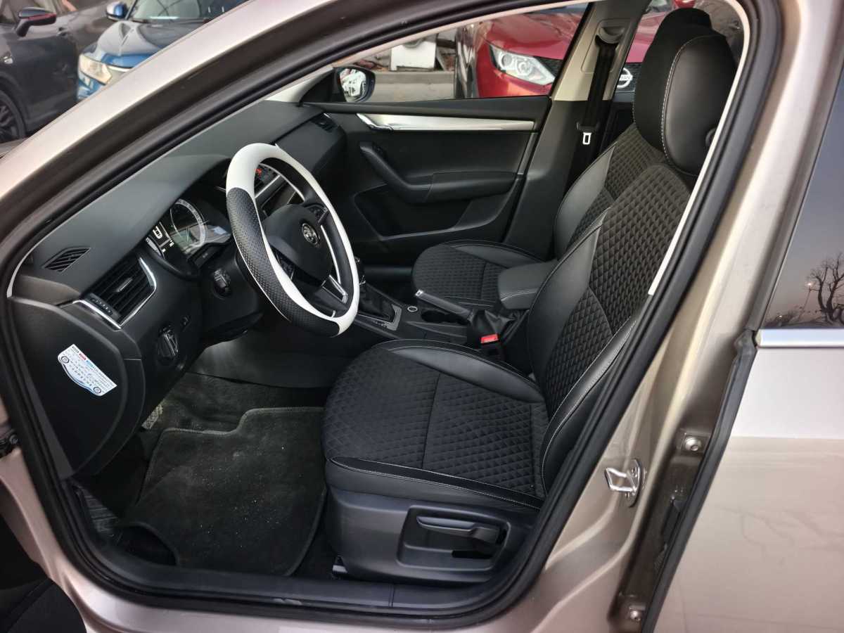 Skoda Octavia 2019 car image #4