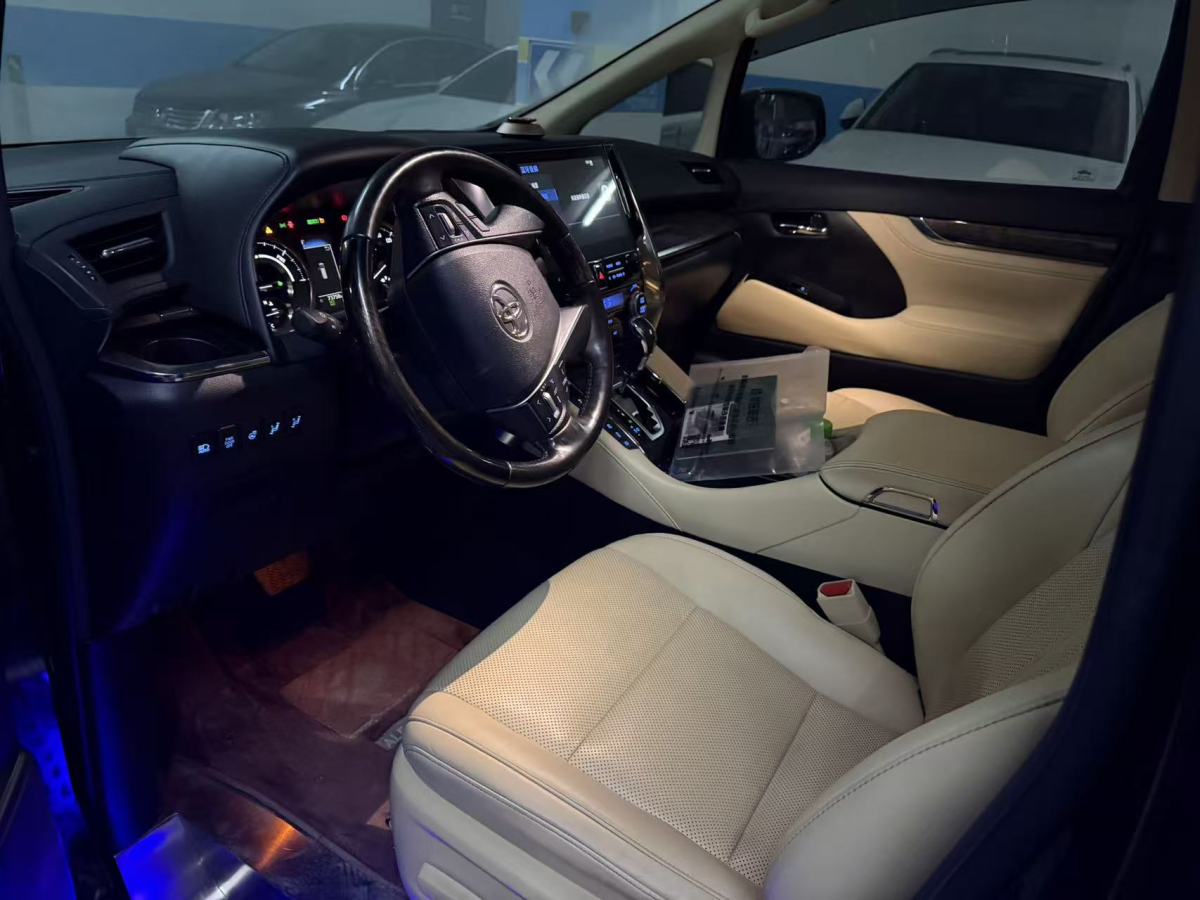 Toyota Alphard 2021 immagine di auto #4