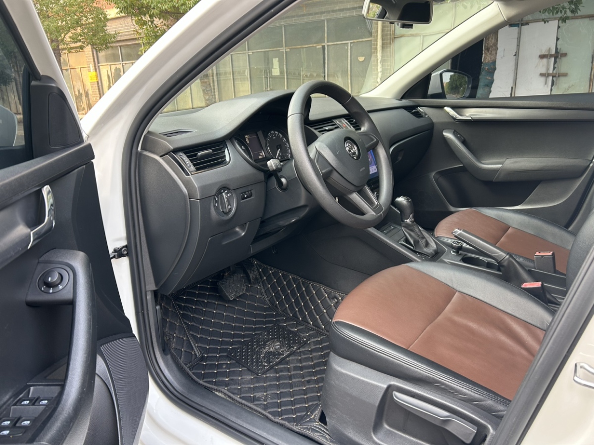 Skoda Octavia 2017 car image #4
