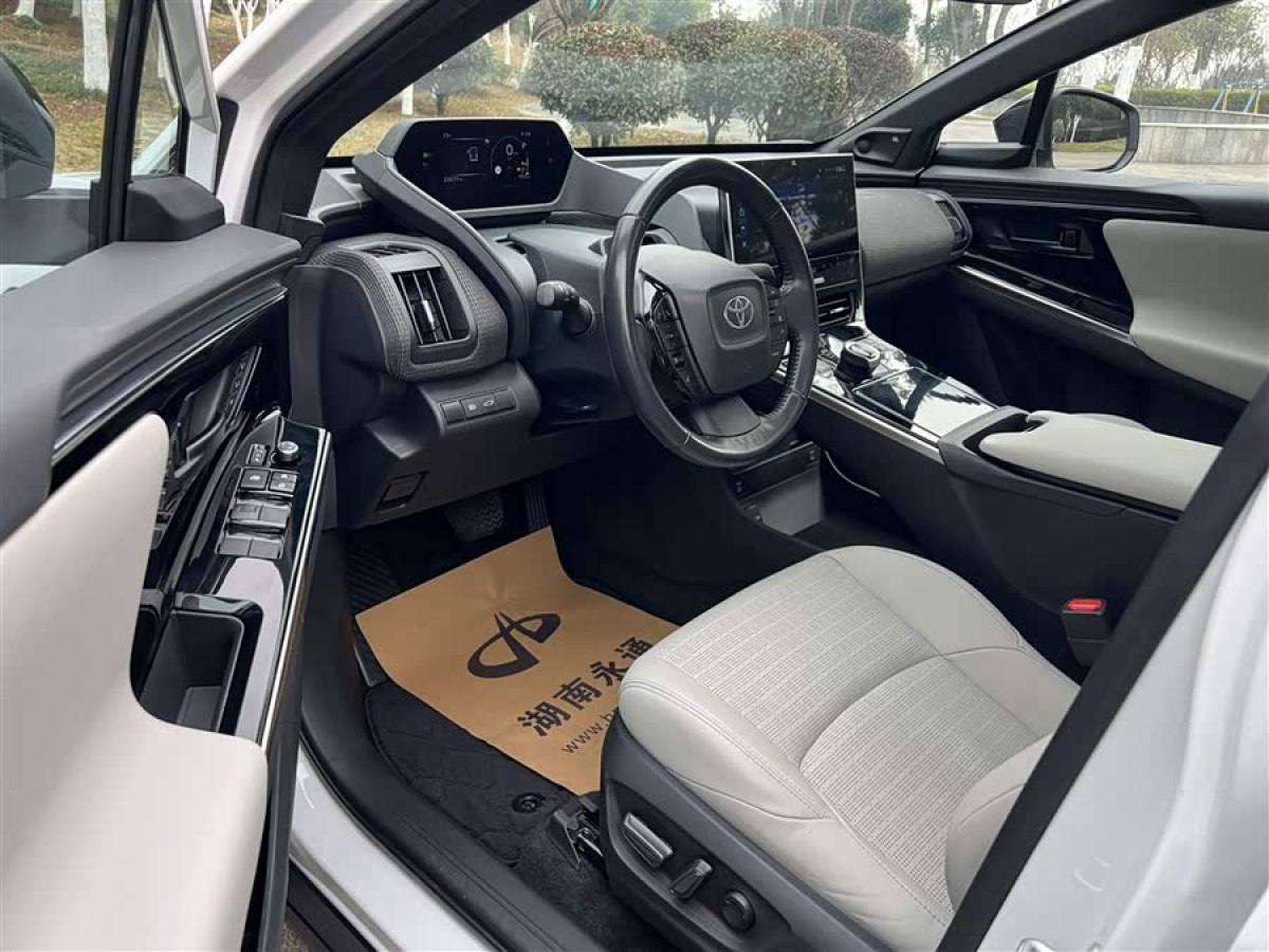 Toyota bZ4X 2022 immagine di auto #4