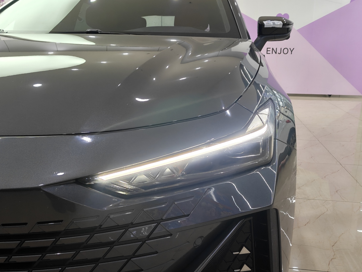 Changan UNI-V iDD 2023 #4 Changan UNI-V iDD 2023 immagine di auto #4