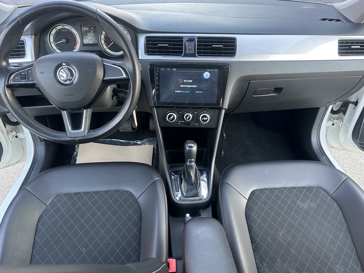 Skoda Rapid 2018 car image #4