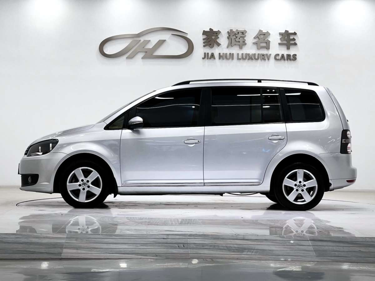 Volkswagen Touran 2012 car image #4