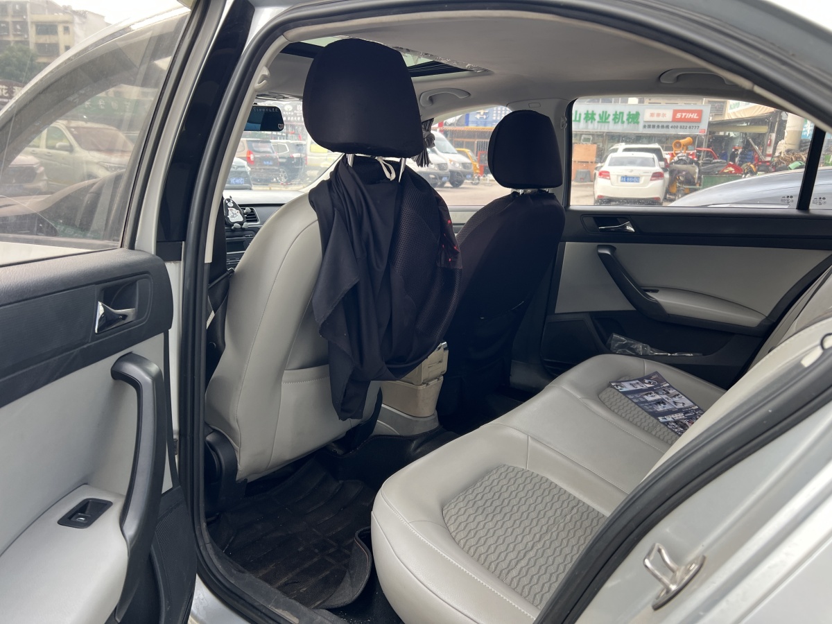 Skoda Rapid 2016 imagen de coche #4