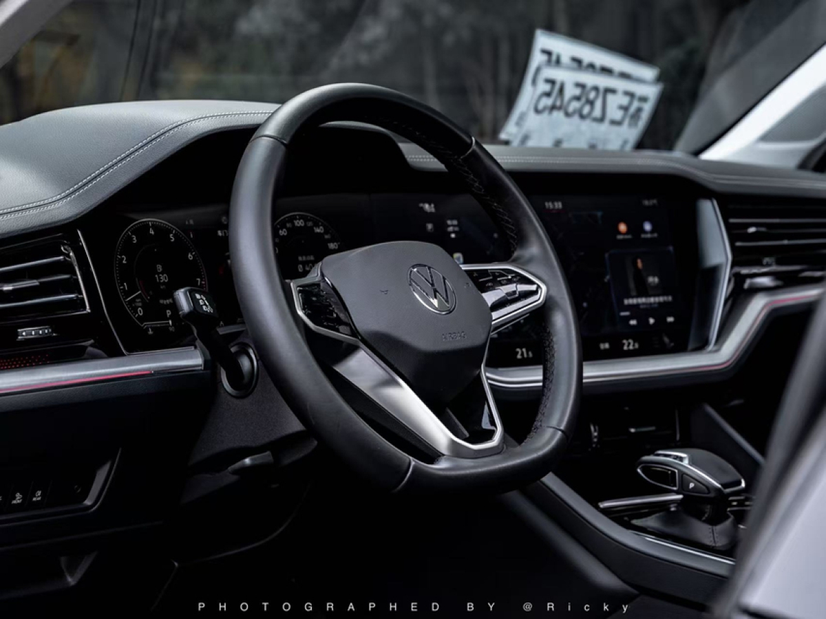 Volkswagen Touareg 2022 car image #4