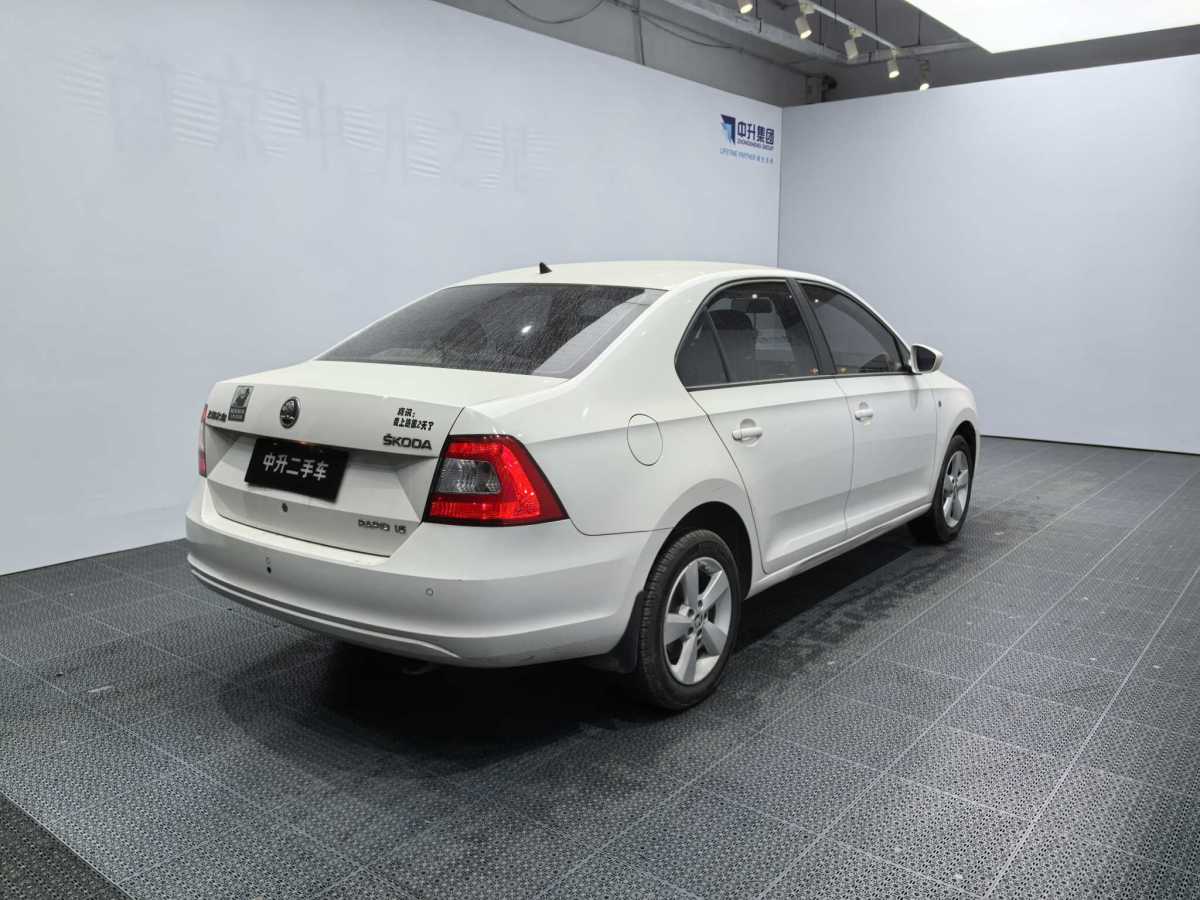 Skoda Rapid 2014 car image #4