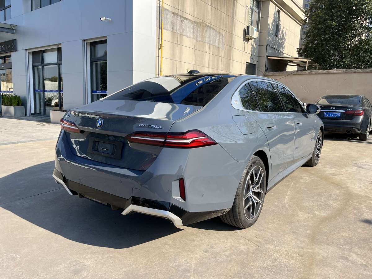 BMW i5 2025 #4 BMW i5 2025 car image #4