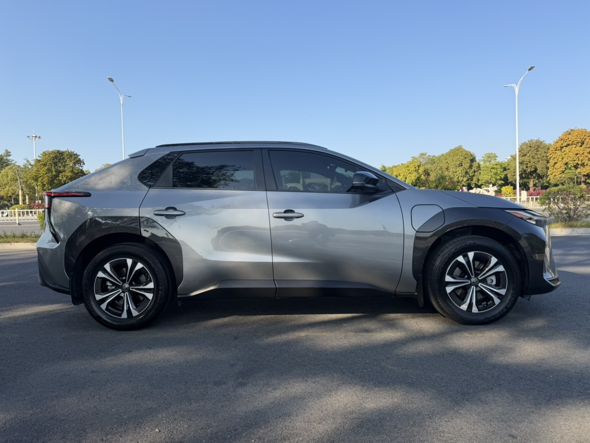 Toyota bZ4X 2022 изображение автомобиля #4