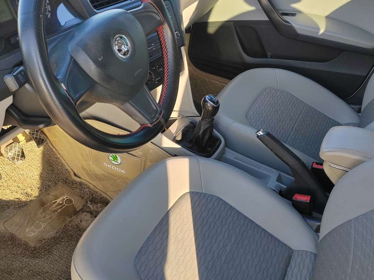 Skoda Rapid 2016 immagine di auto #4