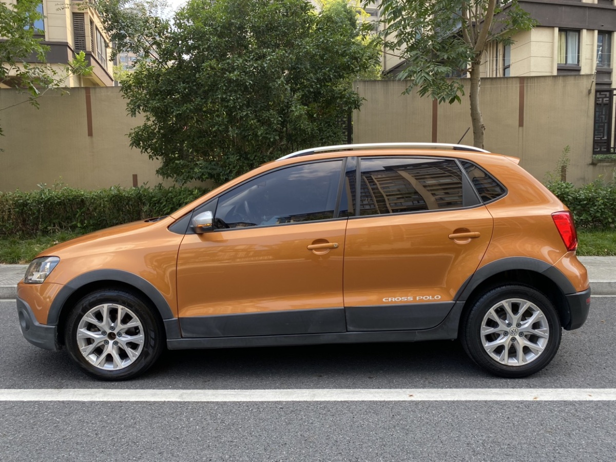 Volkswagen Polo 2016 car image #4