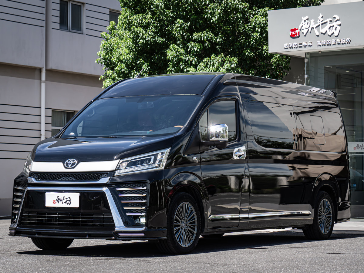 Toyota Hiace 2024 car image #4