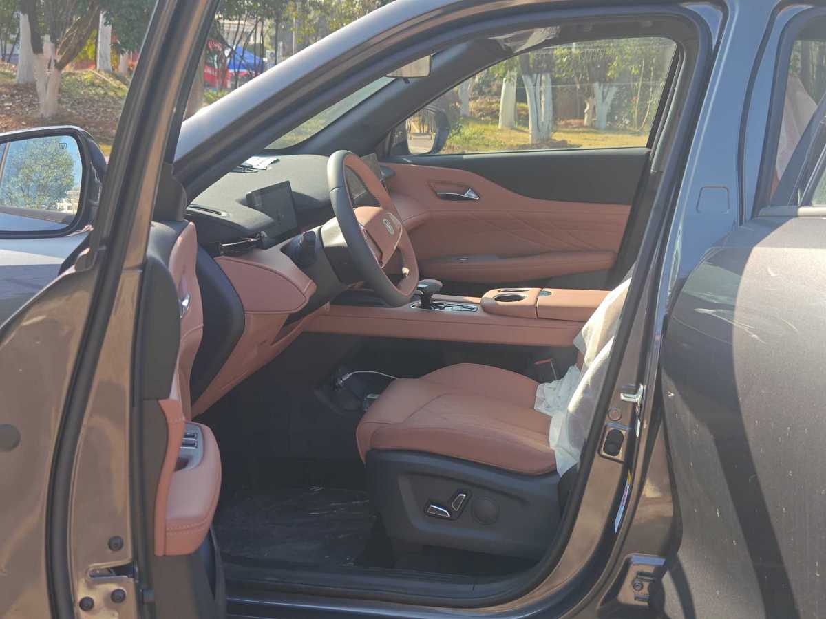 Changan UNI-Z PHEV 2025 #4 Changan UNI-Z PHEV 2025 car image #4