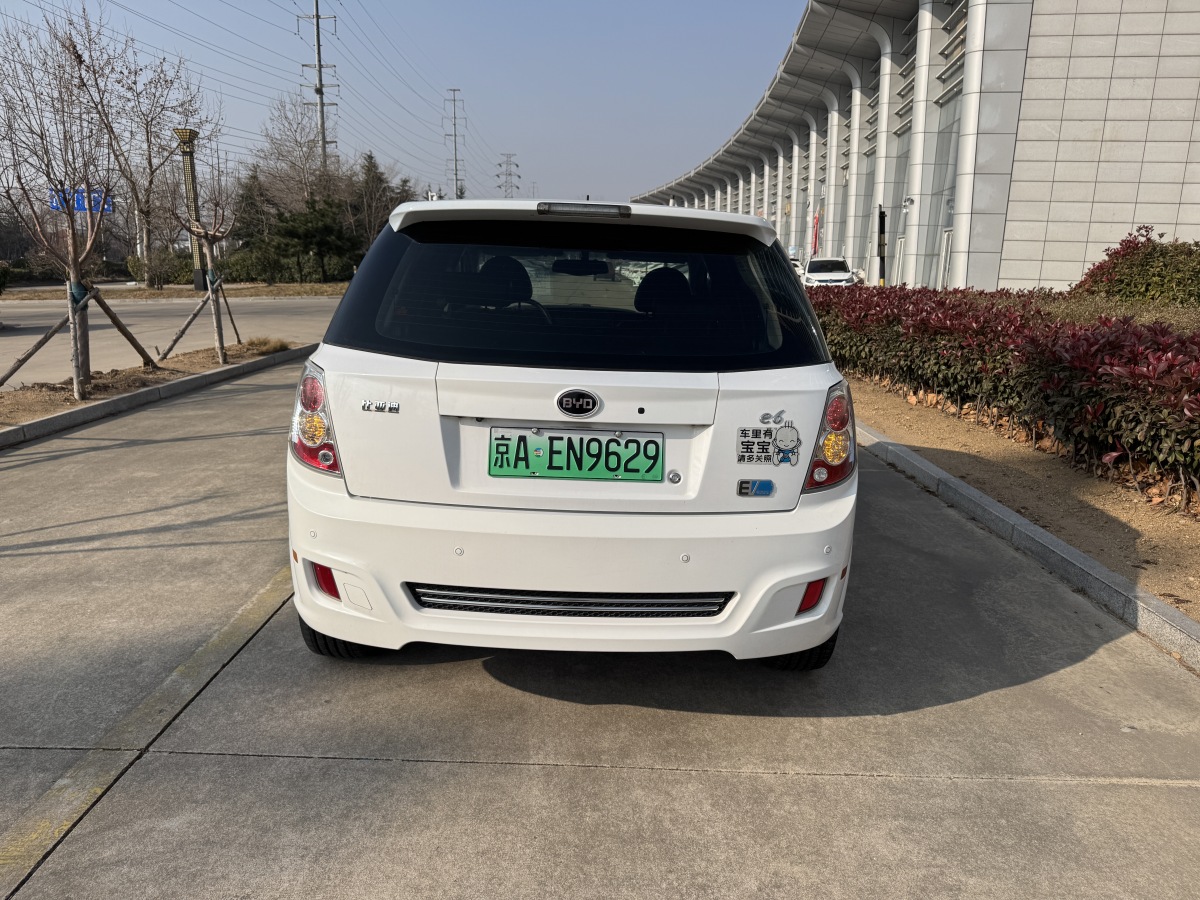 BYD e6 2017 #4 BYD e6 2017 car image #4