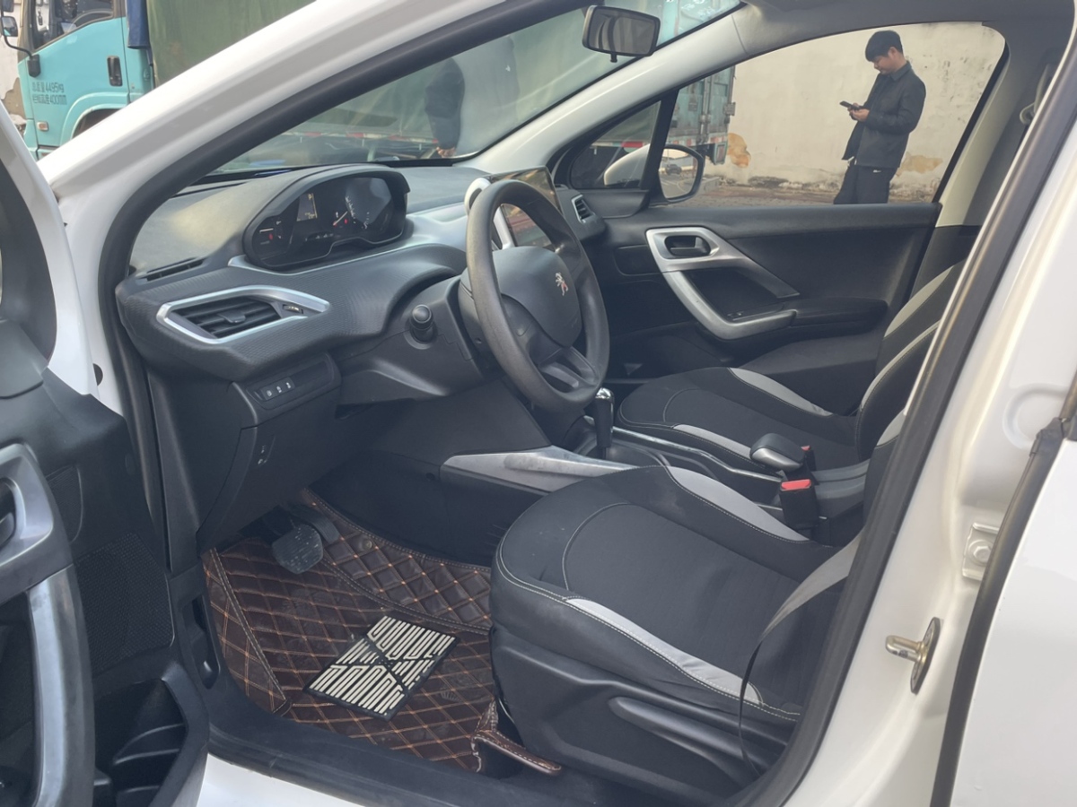 Peugeot 2008 2019 immagine di auto #4