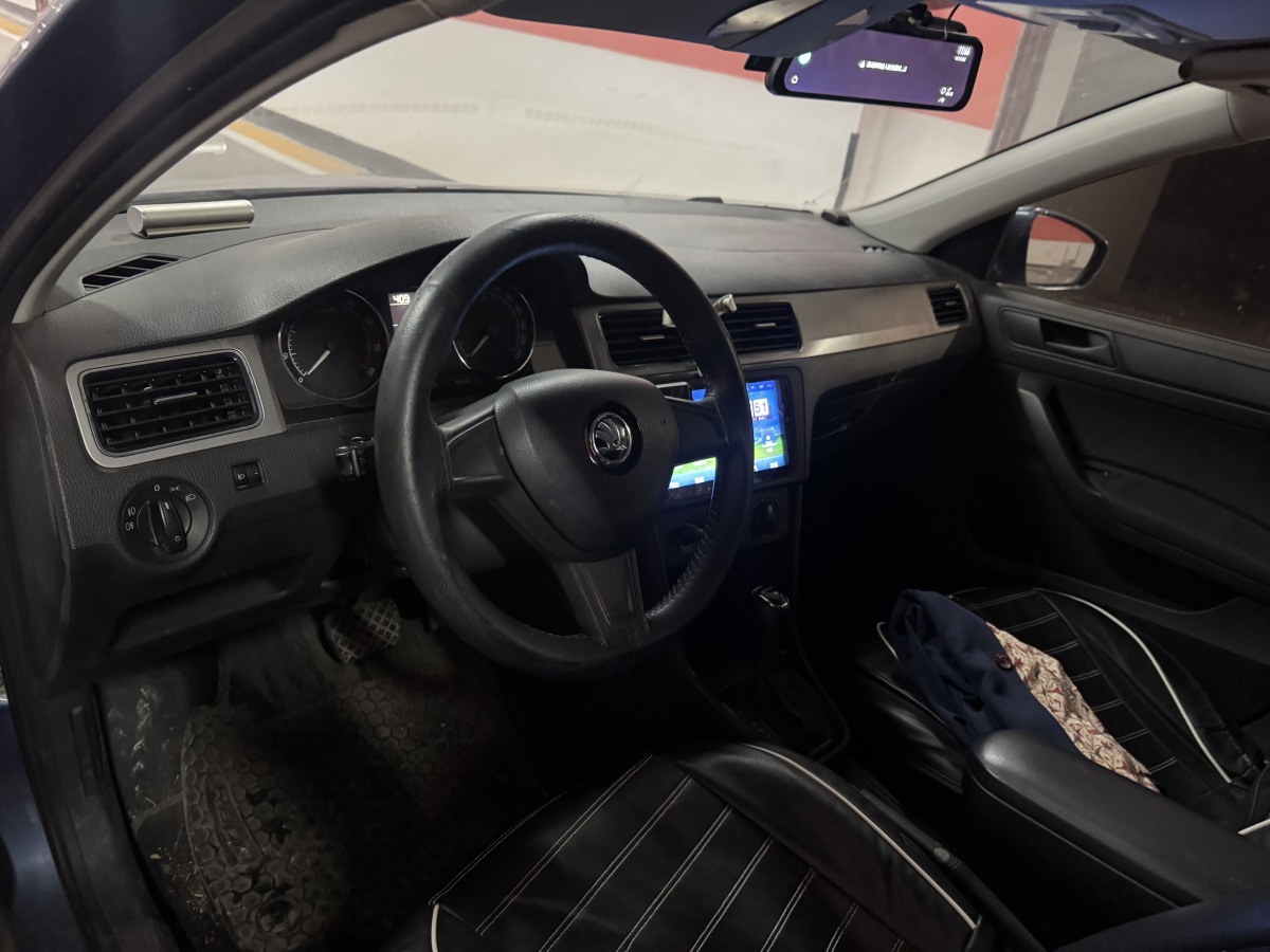 Skoda Rapid Spaceback 2016 car image #4