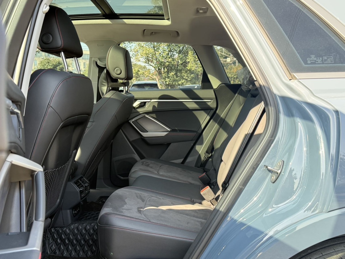 Audi Q3 2022 car image #4