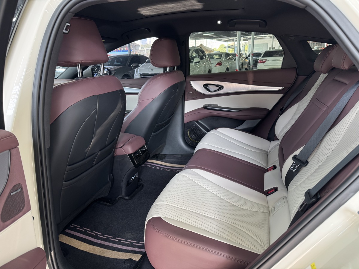 BYD Seal 07 DM-i 2025 immagine di auto #4