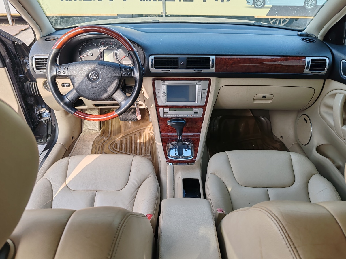 Volkswagen Passat Lingyu 2010 car image #4