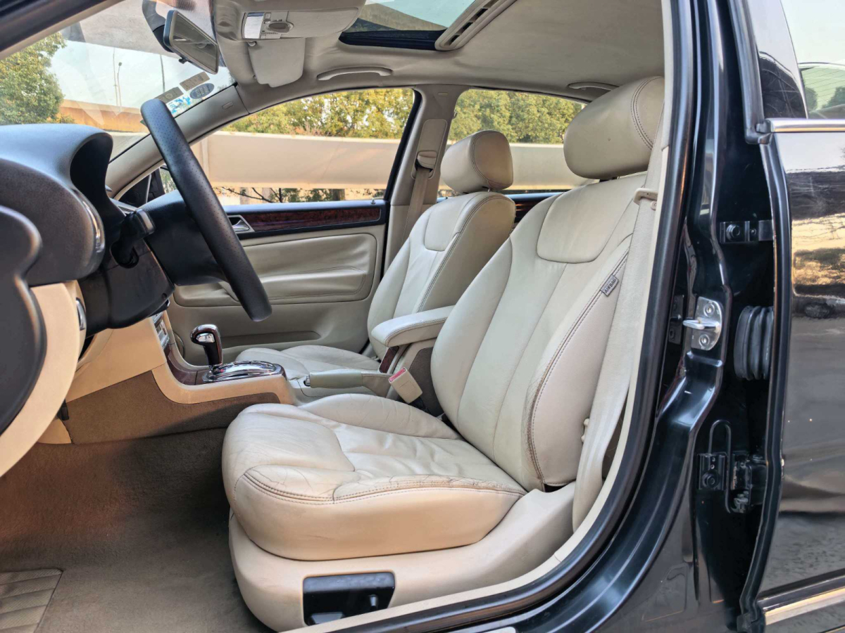 Volkswagen Passat Lingyu 2011 car image #4