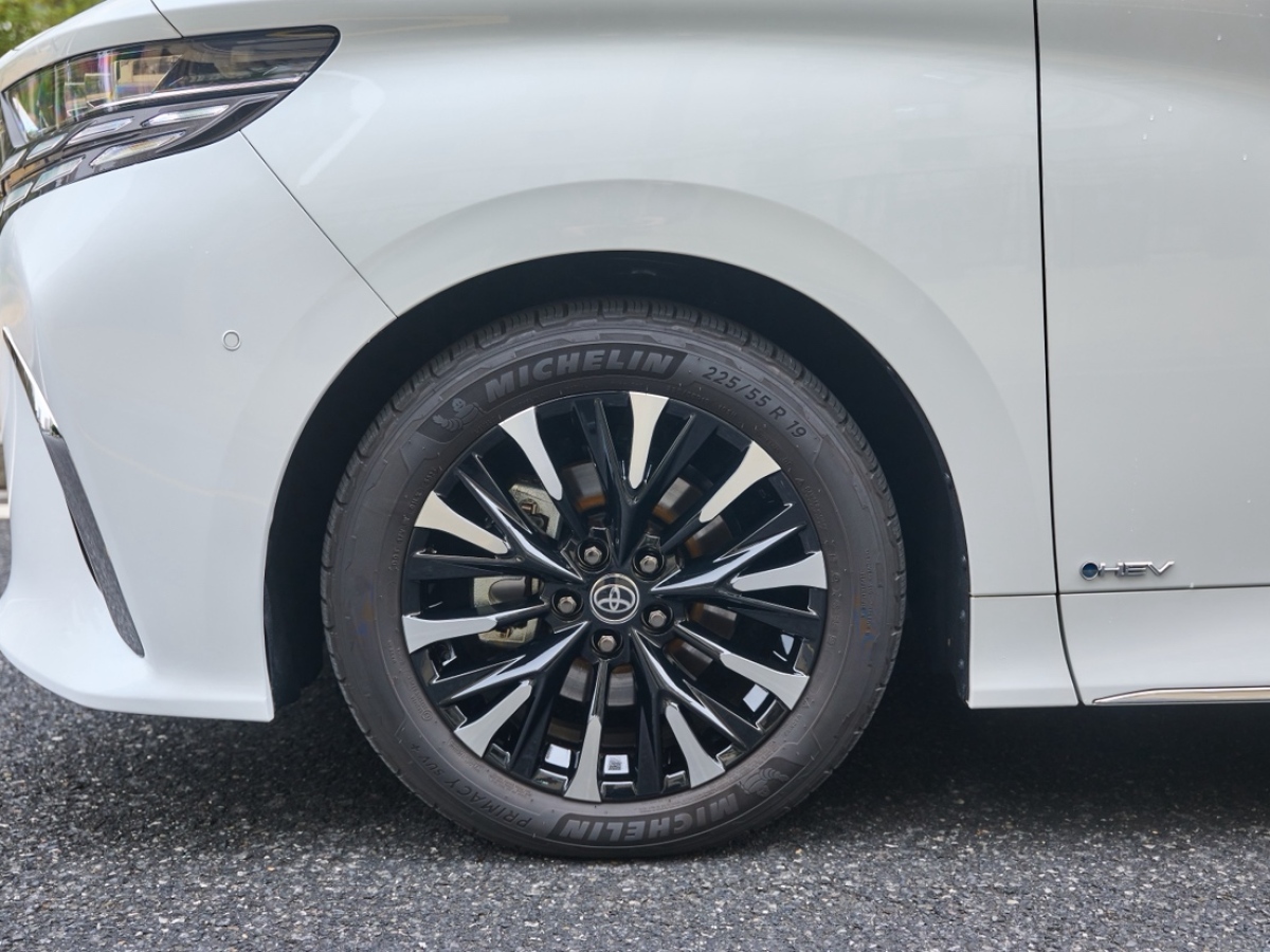 Toyota Alphard 2024 car image #4