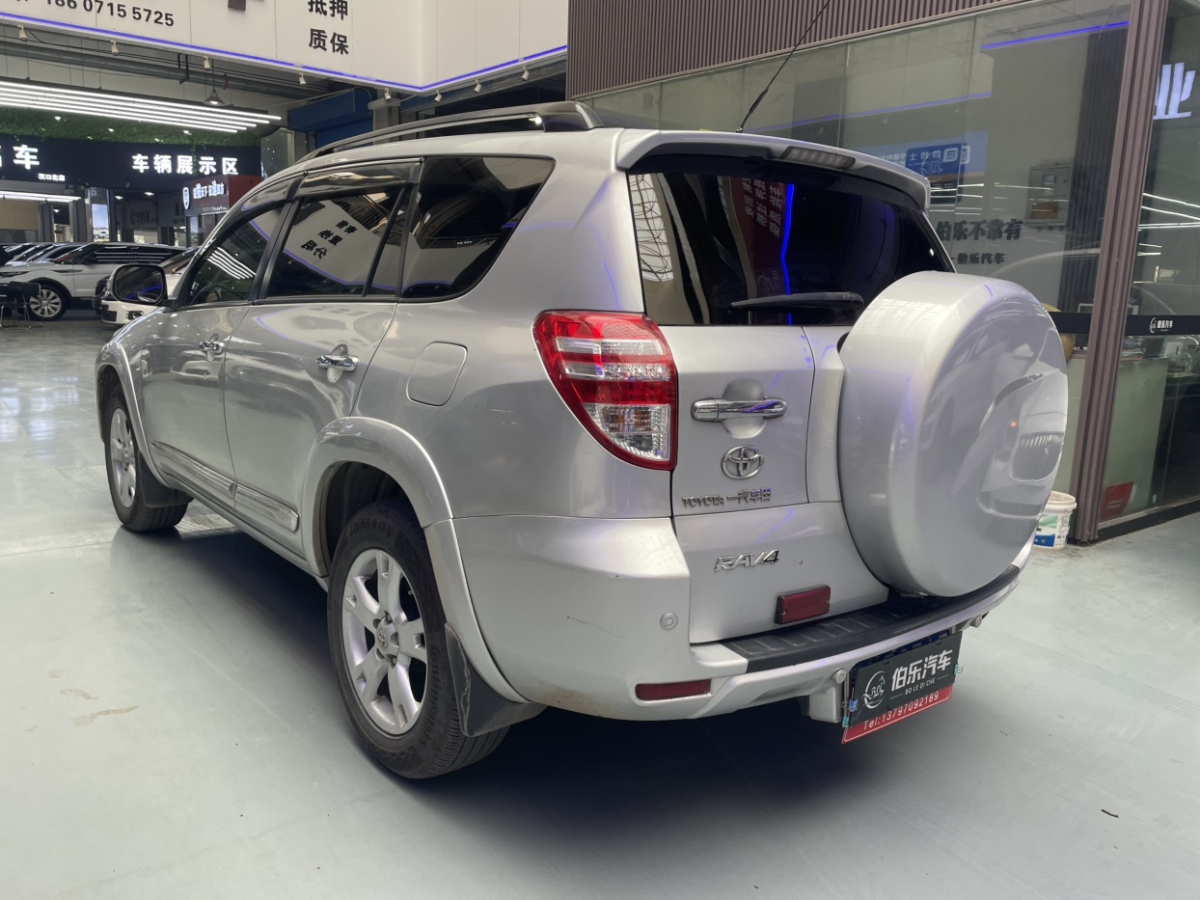 Toyota RAV4 2011 car image #4