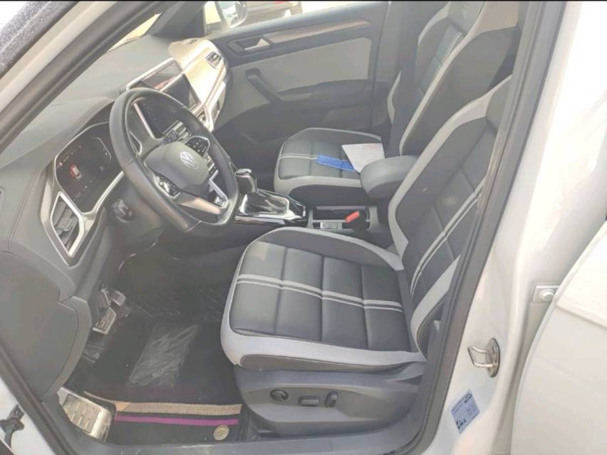 Volkswagen T-Roc 2023 car image #4
